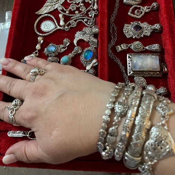 Meet your Posher, Emily - Picture 4 of 5